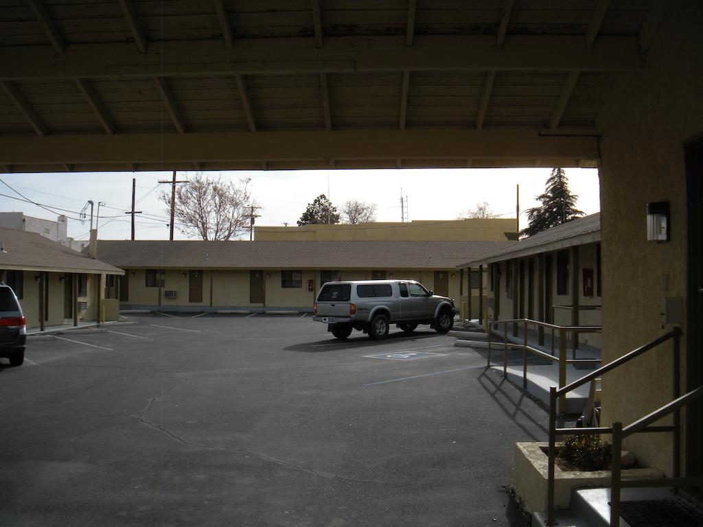 Lone Pine Budget Inn Exterior photo